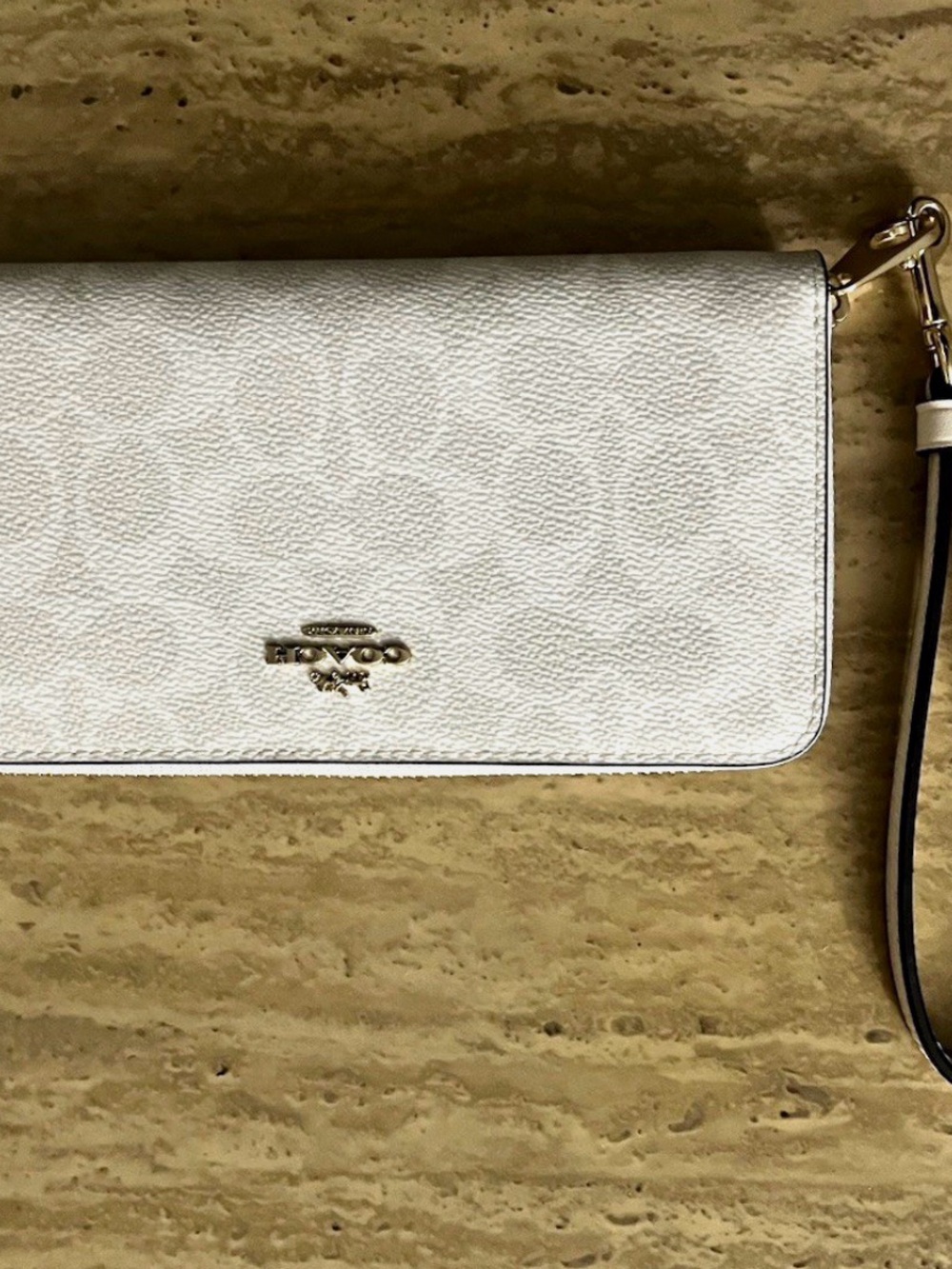 Coach White Leather Zip-Around Wristlet Wallet with Gold Logo mint condition 💕 - Picture 6 of 6